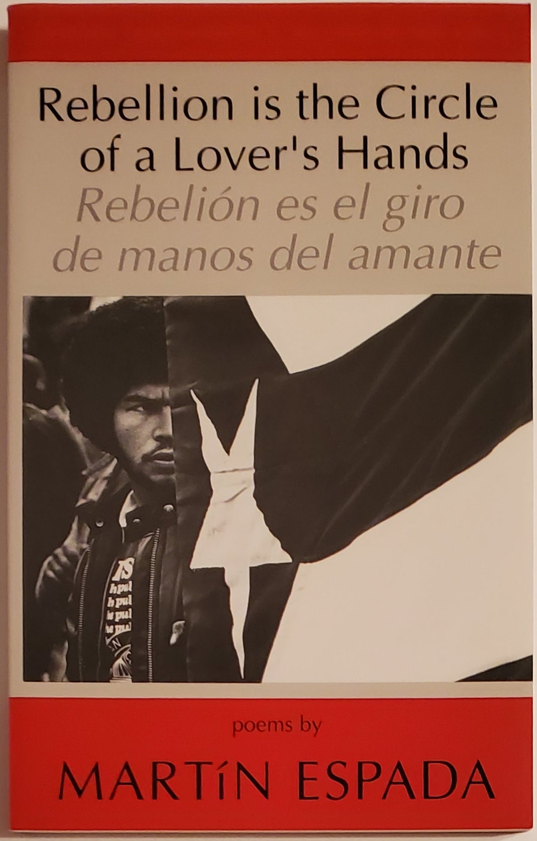 [Book #29280] REBELLION IS THE CIRCLE OF A LOVER'S HANDS / REBELION ES EL GIRO DE MANOS DEL AMANTE. Translation into Spanish by Camilo Perez-Bustillo. Martin Espada.